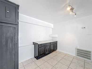 Prime condo Investment property with low HOA and great location - photo 14