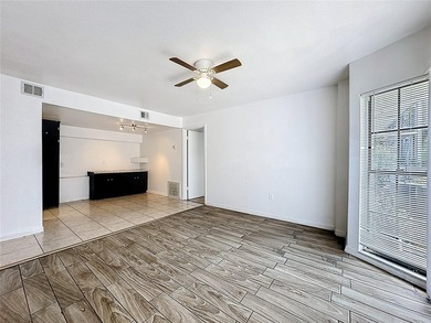Prime condo Investment property with low HOA and great location - photo 21