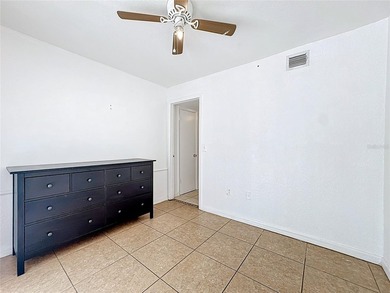 Prime condo Investment property with low HOA and great location - photo 24