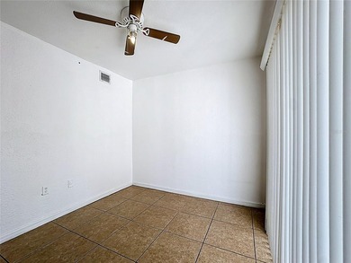 Prime condo Investment property with low HOA and great location - photo 25