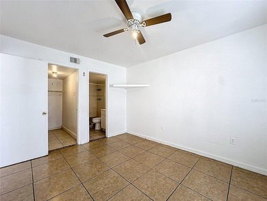Prime condo Investment property with low HOA and great location - photo 30