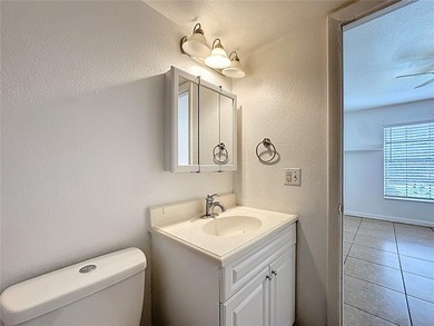 Prime condo Investment property with low HOA and great location - photo 32