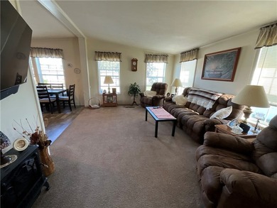 MAINTENANCE FREE MANUFACTURED HOME IN MOVE IN CONDITION! 1,296 - photo 3