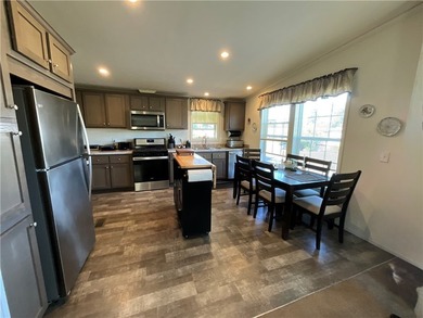 MAINTENANCE FREE MANUFACTURED HOME IN MOVE IN CONDITION! 1,296 - photo 6