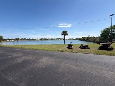 Welcome to your peaceful lakefront retreat in the highly - photo 3