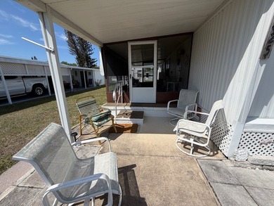 Welcome to your peaceful lakefront retreat in the highly - photo 4