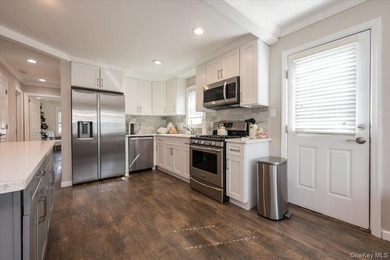 Absolutely pristine Legal two-family in Long Beach - recently - photo 8
