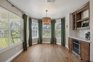 Welcome to Whitehouse living at its finest! This beautifully - photo 15