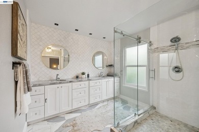 Elegant and inviting Bay Isle Pt. residence offering 3 bedrooms - photo 21