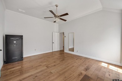 Welcome to Whitehouse living at its finest! This beautifully - photo 21