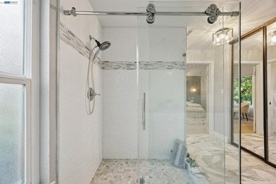 Elegant and inviting Bay Isle Pt. residence offering 3 bedrooms - photo 22