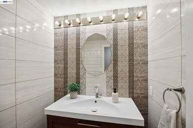 Elegant and inviting Bay Isle Pt. residence offering 3 bedrooms - photo 29