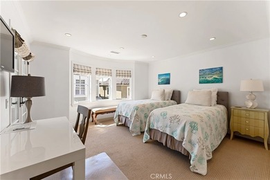Just a few steps away from the South Bayfront, 115 Topaz is the - photo 30