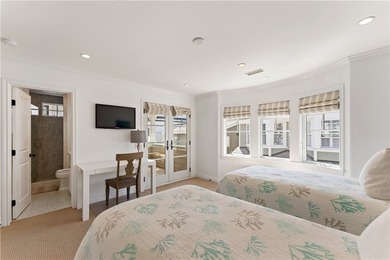 Just a few steps away from the South Bayfront, 115 Topaz is the - photo 31
