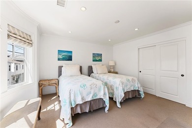 Just a few steps away from the South Bayfront, 115 Topaz is the - photo 32