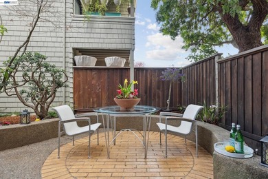 Elegant and inviting Bay Isle Pt. residence offering 3 bedrooms - photo 34