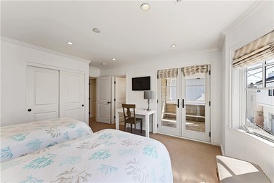 Just a few steps away from the South Bayfront, 115 Topaz is the - photo 34