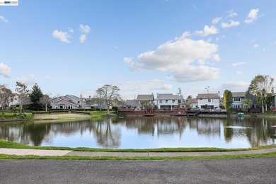 Elegant and inviting Bay Isle Pt. residence offering 3 bedrooms - photo 37