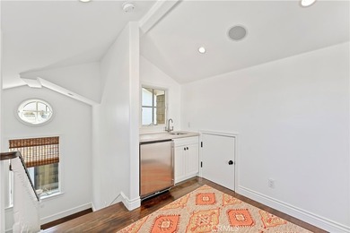 Just a few steps away from the South Bayfront, 115 Topaz is the - photo 40