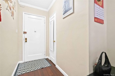 Bright & Spacious 2-Bedroom Co-op in Prime North Flushing - Low - photo 5