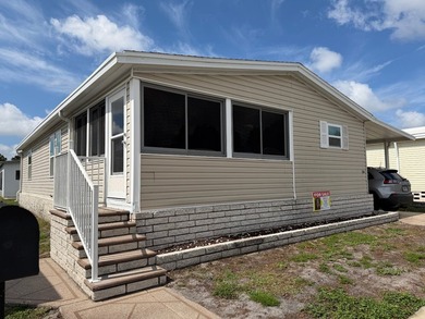 This home is a beautiful 2 bedroom 2 bathroom home with an open - photo 1