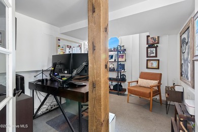 Set on one of Wrightsville Beach's most coveted streets in the - photo 40