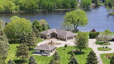 Luxury Mississippi Riverfront Home - Offered for the First Time - photo 1