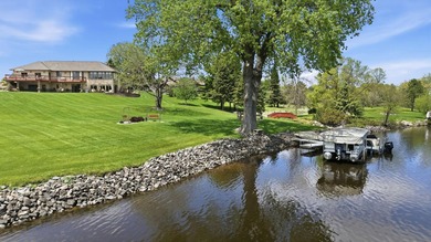 Luxury Mississippi Riverfront Home - Offered for the First Time - photo 9