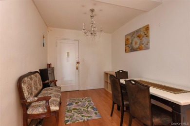 Large and bright 1-bedroom co-op located in the highly desirable - photo 2