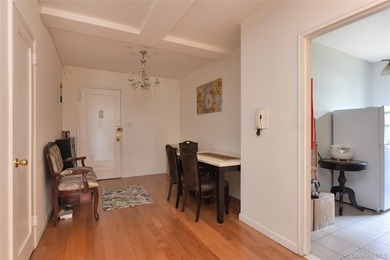 Large and bright 1-bedroom co-op located in the highly desirable - photo 3