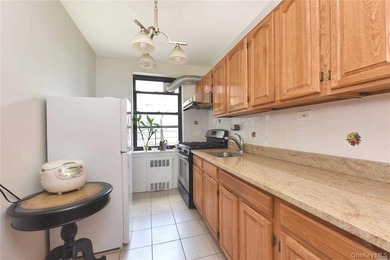Large and bright 1-bedroom co-op located in the highly desirable - photo 6