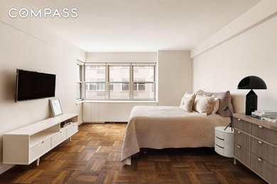 Nestled in Manhattan's Gold Coast, this renovated studio in the - photo 4