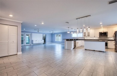 Extraordinary completely renovated residence on brick streets of - photo 4