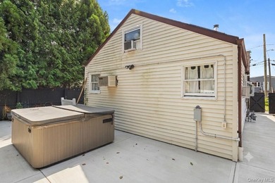 Welcome to 23 Dewey Place in Lindenhurst! This charming - photo 14