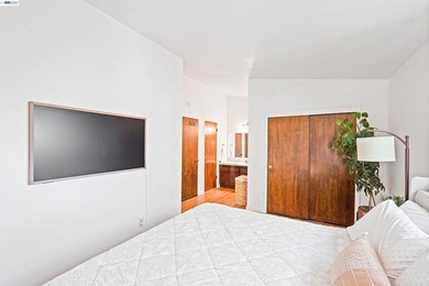 Welcome to this beautifully updated 2-bedroom, 1.5-bath - photo 21