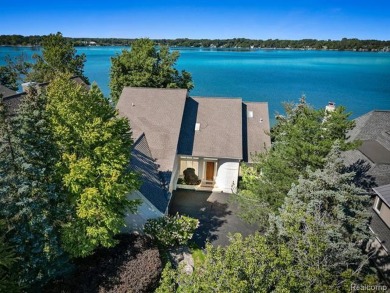 Pine Lake - Oakland County Home For Sale in West Bloomfield Michigan