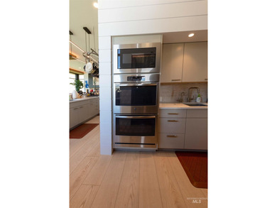 Experience one of the premier luxury horse properties in the - photo 16