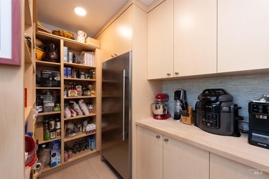 Experience one of the premier luxury horse properties in the - photo 18
