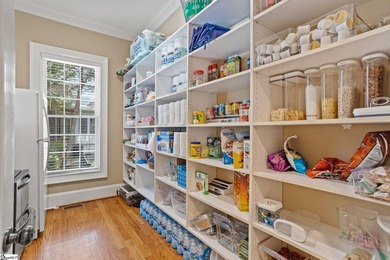You've found it! Ideal in-town retreat to gather your family & - photo 23