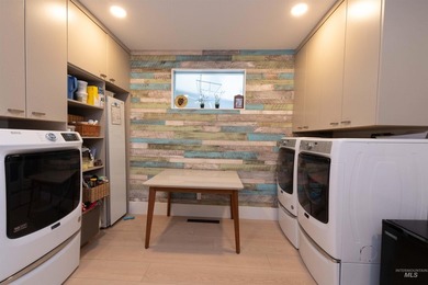 Experience one of the premier luxury horse properties in the - photo 28