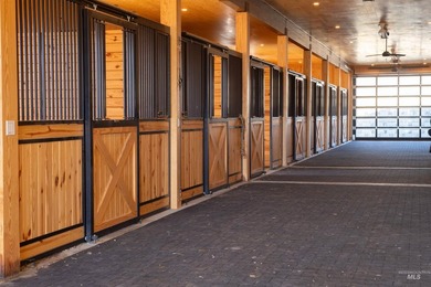 Experience one of the premier luxury horse properties in the - photo 42