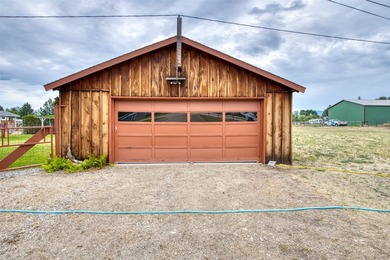 Discover the timeless appeal of this charming 1970's log cabin - photo 5
