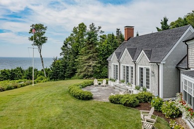 East Bay is a lovely coastal estate, an ideal summer retreat and - photo 14