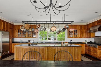 East Bay is a lovely coastal estate, an ideal summer retreat and - photo 20