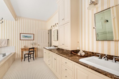East Bay is a lovely coastal estate, an ideal summer retreat and - photo 26