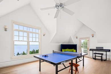 East Bay is a lovely coastal estate, an ideal summer retreat and - photo 42