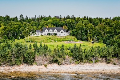 East Bay is a lovely coastal estate, an ideal summer retreat and - photo 47