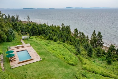 East Bay is a lovely coastal estate, an ideal summer retreat and - photo 49