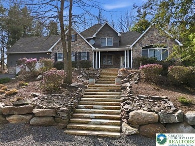 Welcome to your lakefront retreat in the heart of the Poconos - photo 2