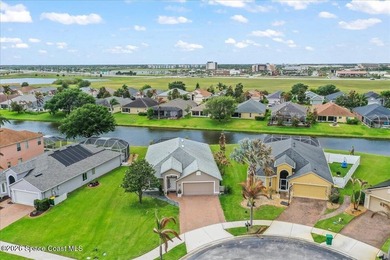 Showpiece Upgrades - Prime Cul-de-Sac Waterfront - Move-In Ready - photo 1